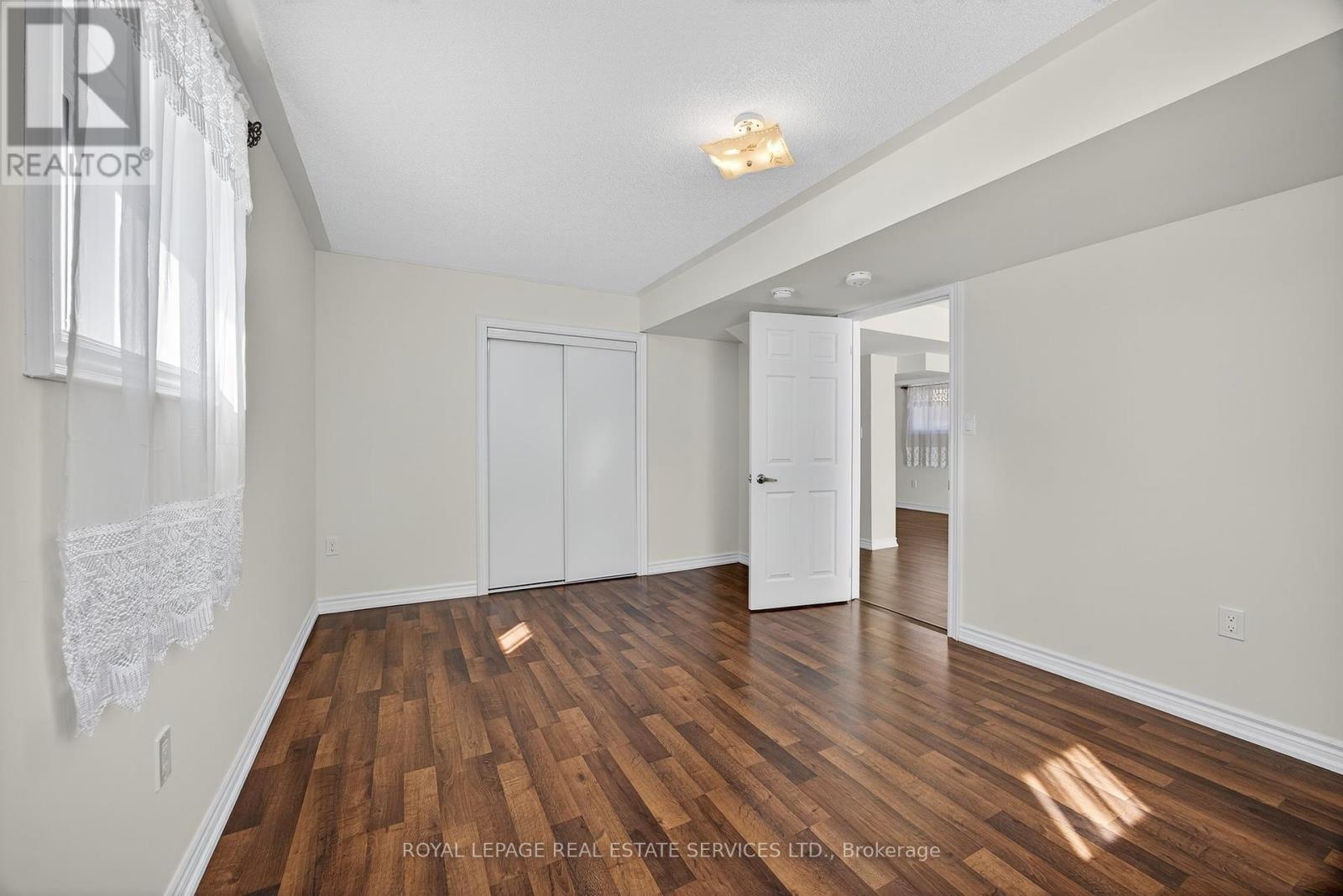 












33 PEARL STREET

,
Wasaga Beach,




Ontario
L9Z1J6


