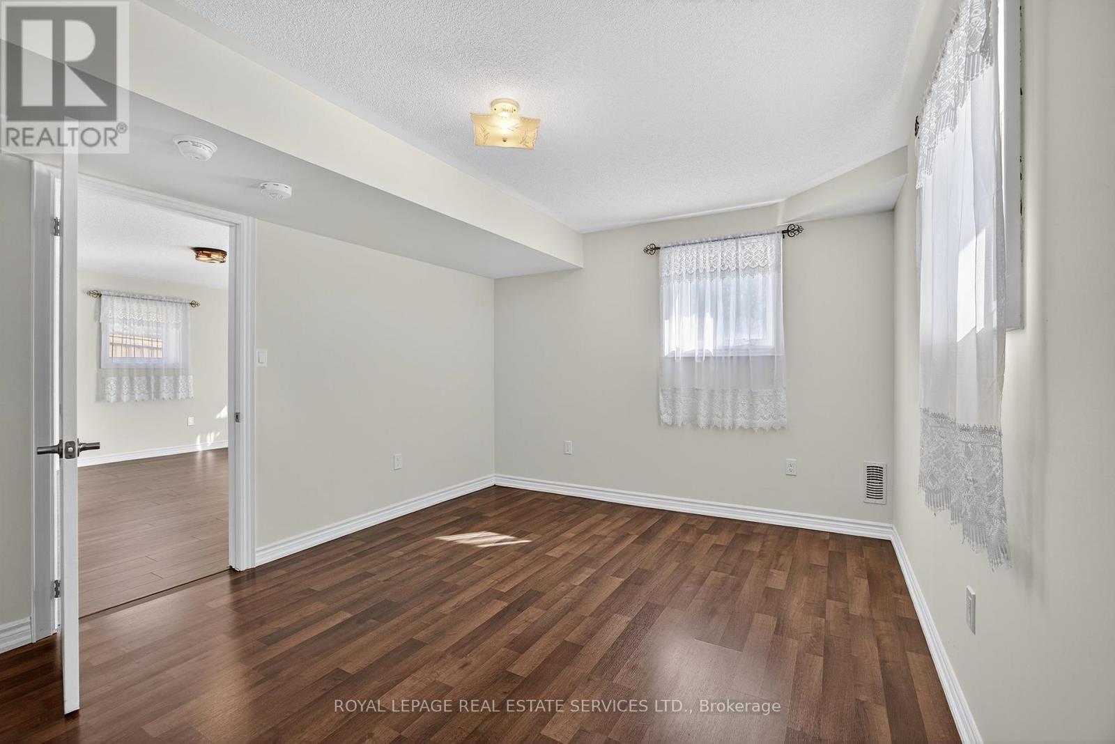 












33 PEARL STREET

,
Wasaga Beach,




Ontario
L9Z1J6


