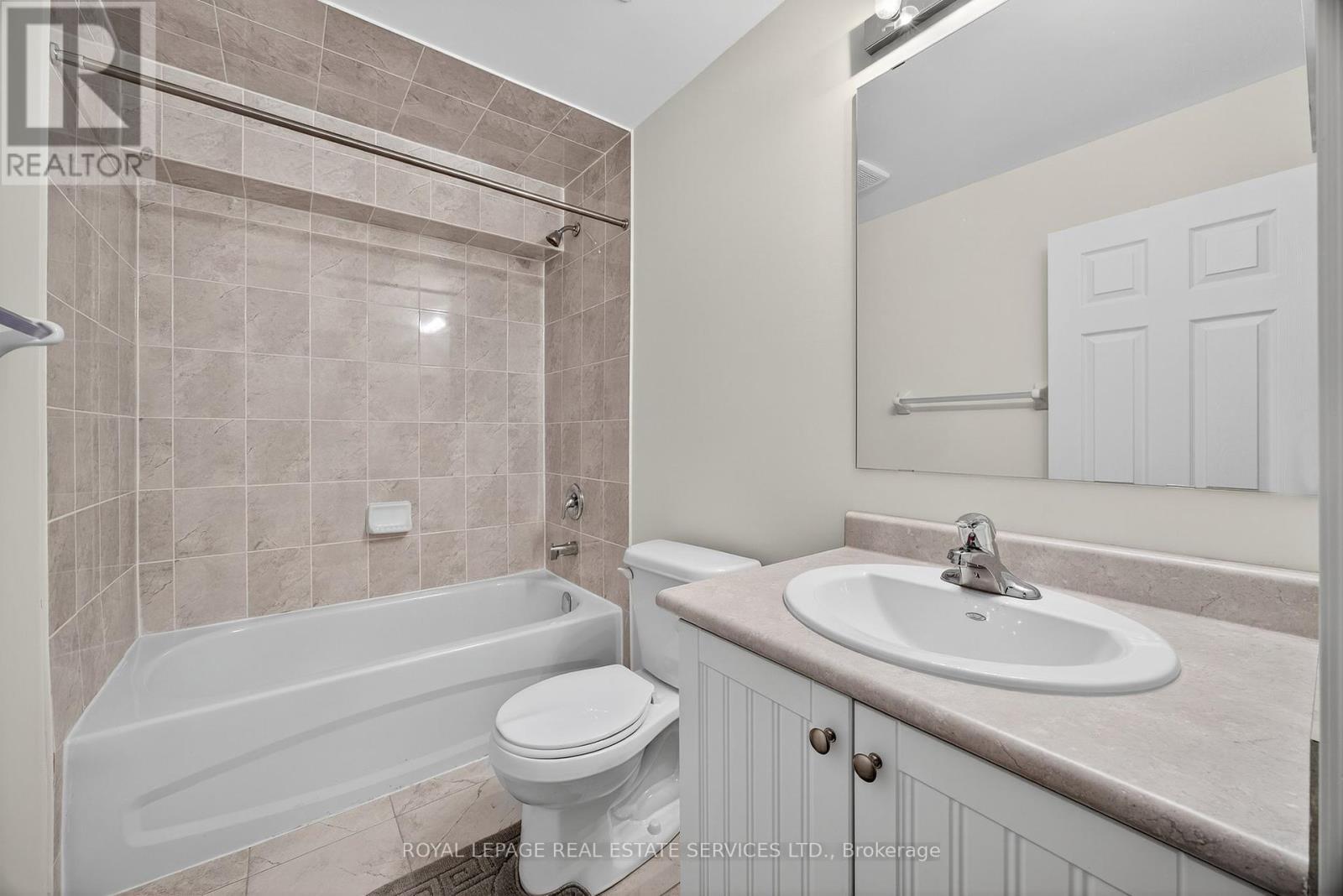 












33 PEARL STREET

,
Wasaga Beach,




Ontario
L9Z1J6

