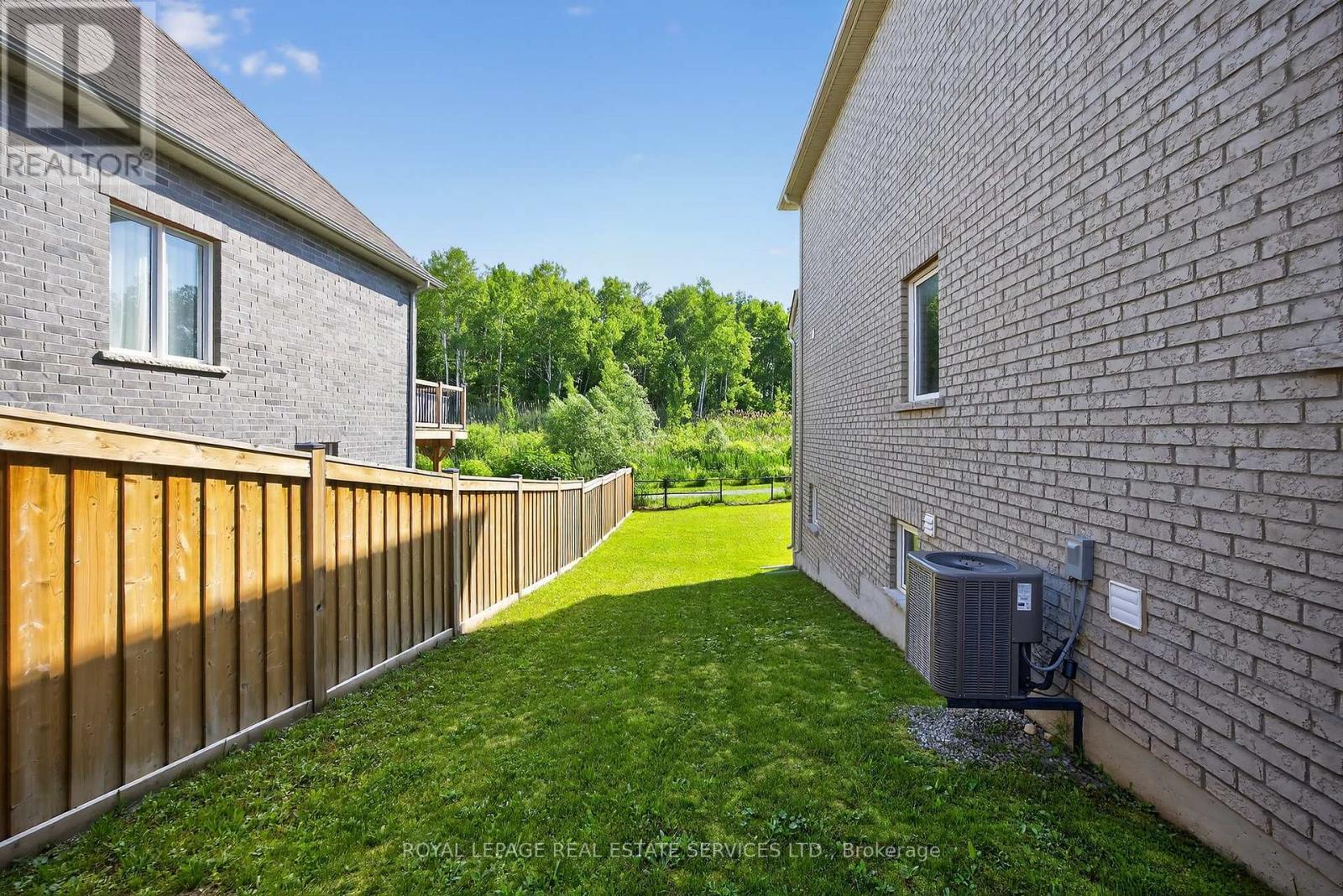 












33 PEARL STREET

,
Wasaga Beach,




Ontario
L9Z1J6

