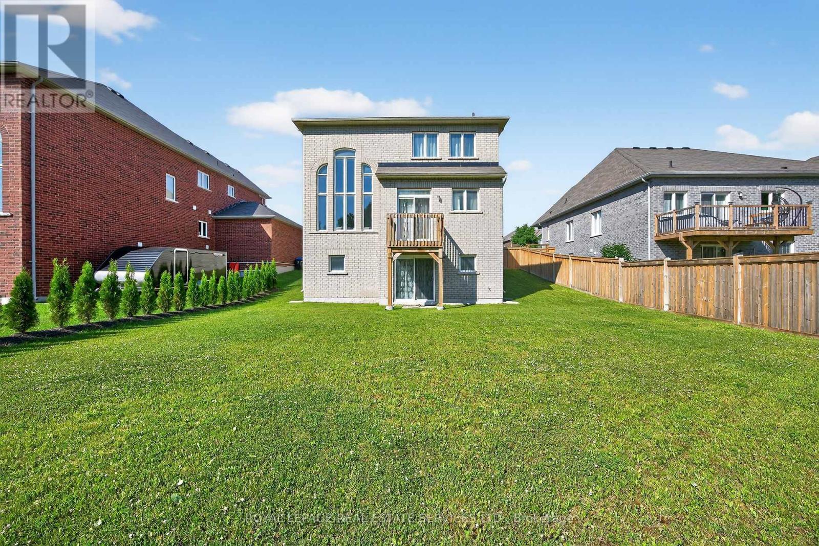 












33 PEARL STREET

,
Wasaga Beach,




Ontario
L9Z1J6


