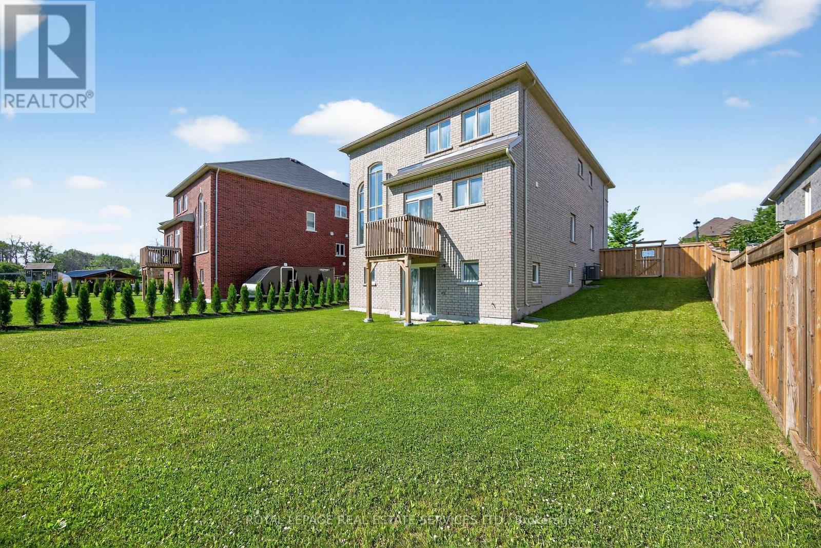 












33 PEARL STREET

,
Wasaga Beach,




Ontario
L9Z1J6

