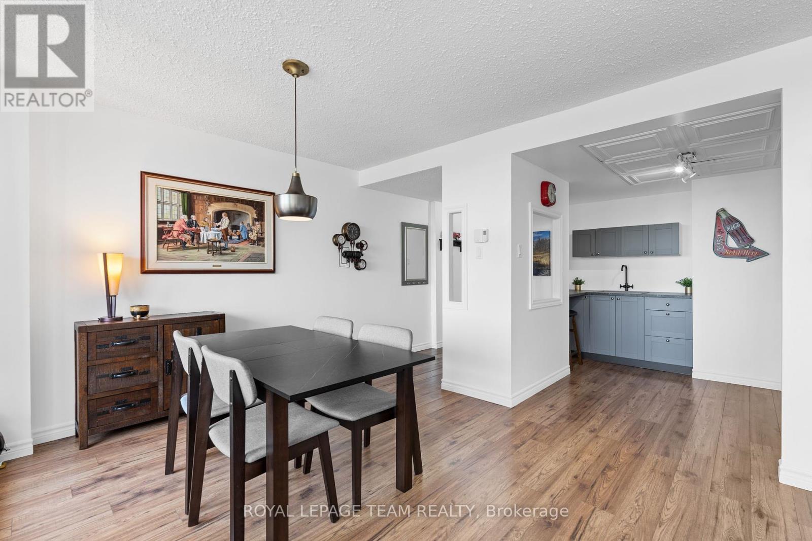 












604 - 530 LAURIER AVENUE W

,
Ottawa,




Ontario
K1R7T1

