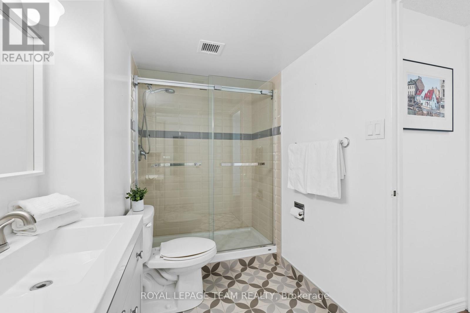 












604 - 530 LAURIER AVENUE W

,
Ottawa,




Ontario
K1R7T1


