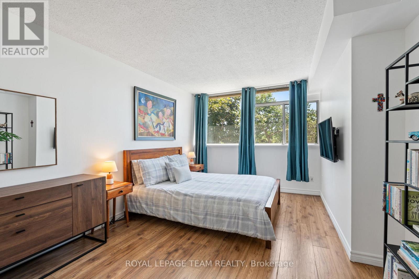 












604 - 530 LAURIER AVENUE W

,
Ottawa,




Ontario
K1R7T1

