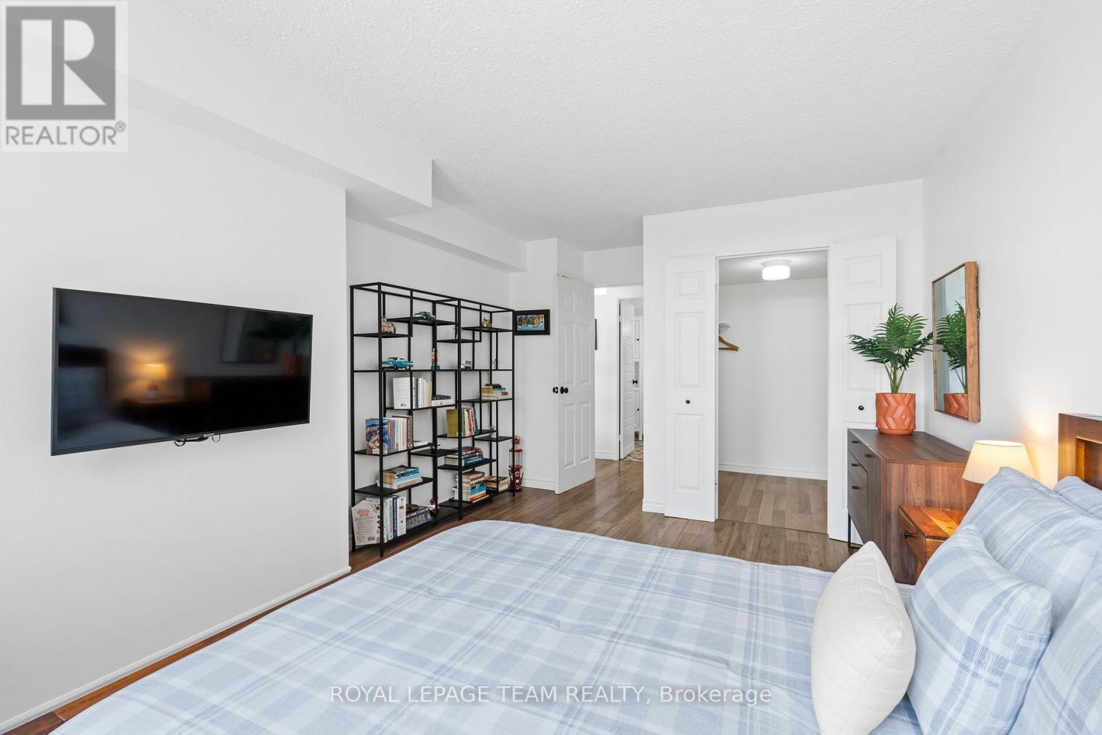 












604 - 530 LAURIER AVENUE W

,
Ottawa,




Ontario
K1R7T1

