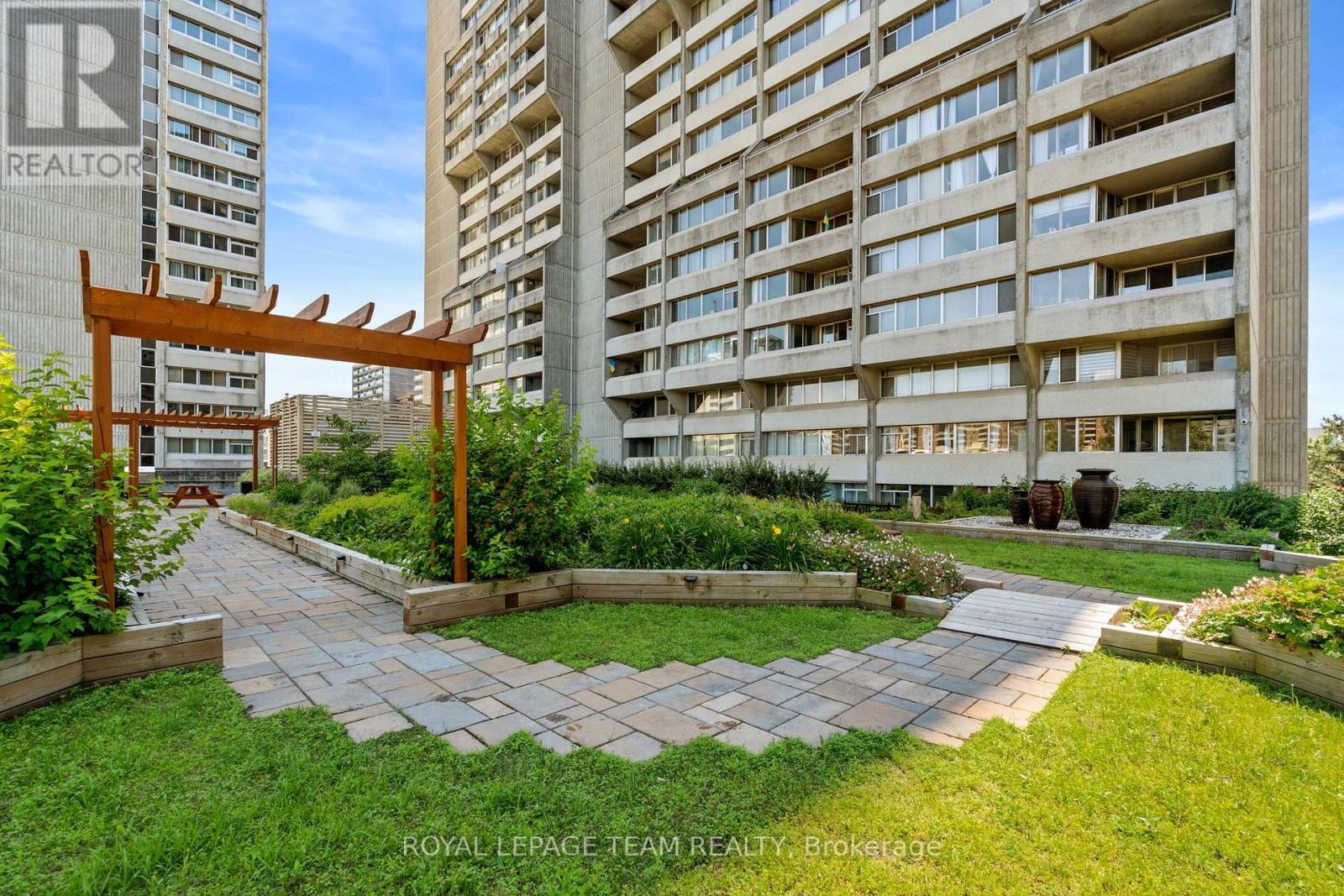 












604 - 530 LAURIER AVENUE W

,
Ottawa,




Ontario
K1R7T1

