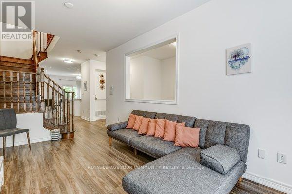 












11 - 9205 BATHURST STREET

,
Richmond Hill,




Ontario
L4C0V9

