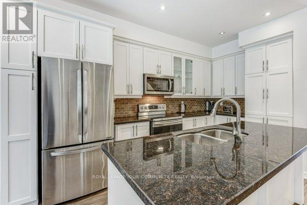 












11 - 9205 BATHURST STREET

,
Richmond Hill,




Ontario
L4C0V9

