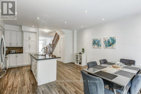 












11 - 9205 BATHURST STREET

,
Richmond Hill,




Ontario
L4C0V9

