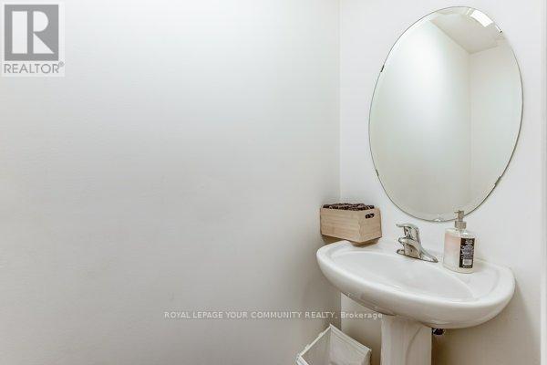 












11 - 9205 BATHURST STREET

,
Richmond Hill,




Ontario
L4C0V9

