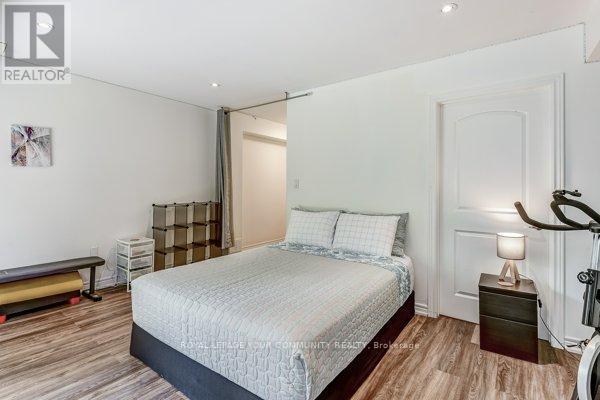 












11 - 9205 BATHURST STREET

,
Richmond Hill,




Ontario
L4C0V9

