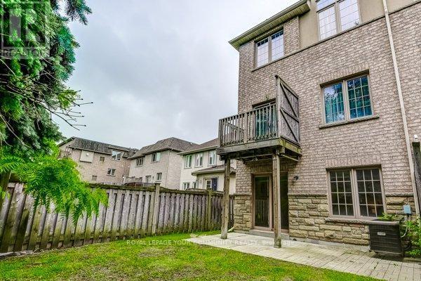 












11 - 9205 BATHURST STREET

,
Richmond Hill,




Ontario
L4C0V9

