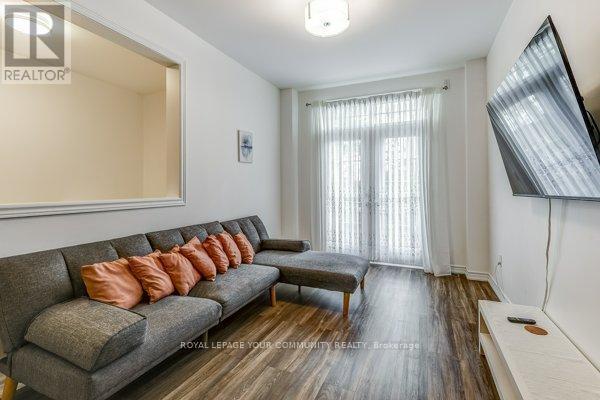 












11 - 9205 BATHURST STREET

,
Richmond Hill,




Ontario
L4C0V9

