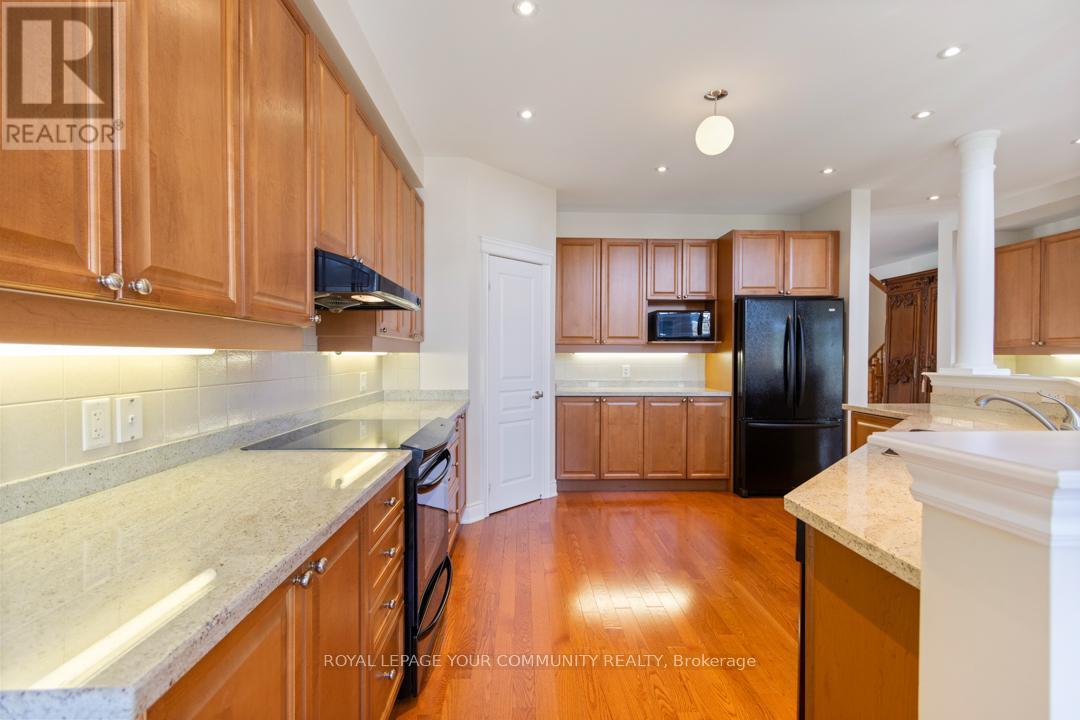 












2 STONECLIFFE CRESCENT

,
Aurora,




Ontario
L4G7Z7


