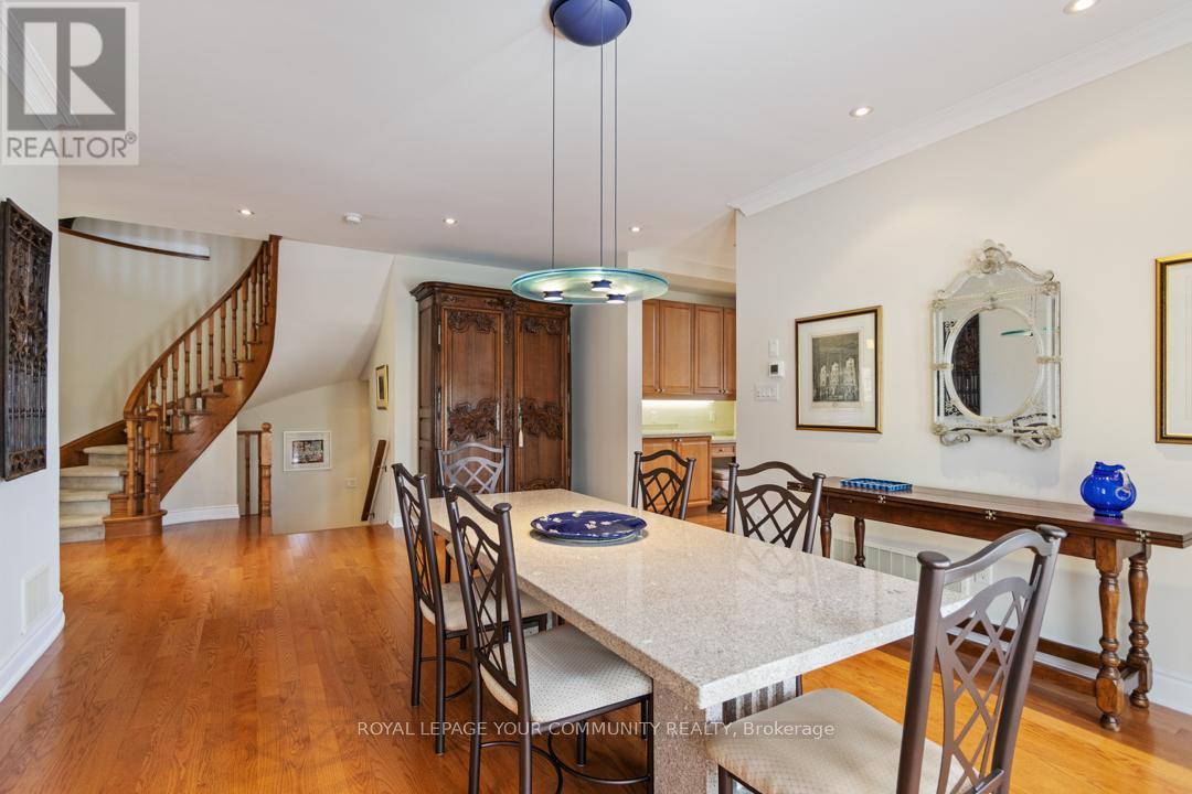 












2 STONECLIFFE CRESCENT

,
Aurora,




Ontario
L4G7Z7

