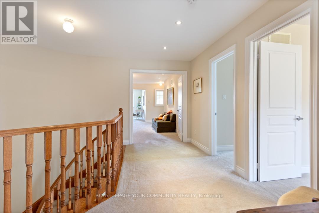 












2 STONECLIFFE CRESCENT

,
Aurora,




Ontario
L4G7Z7


