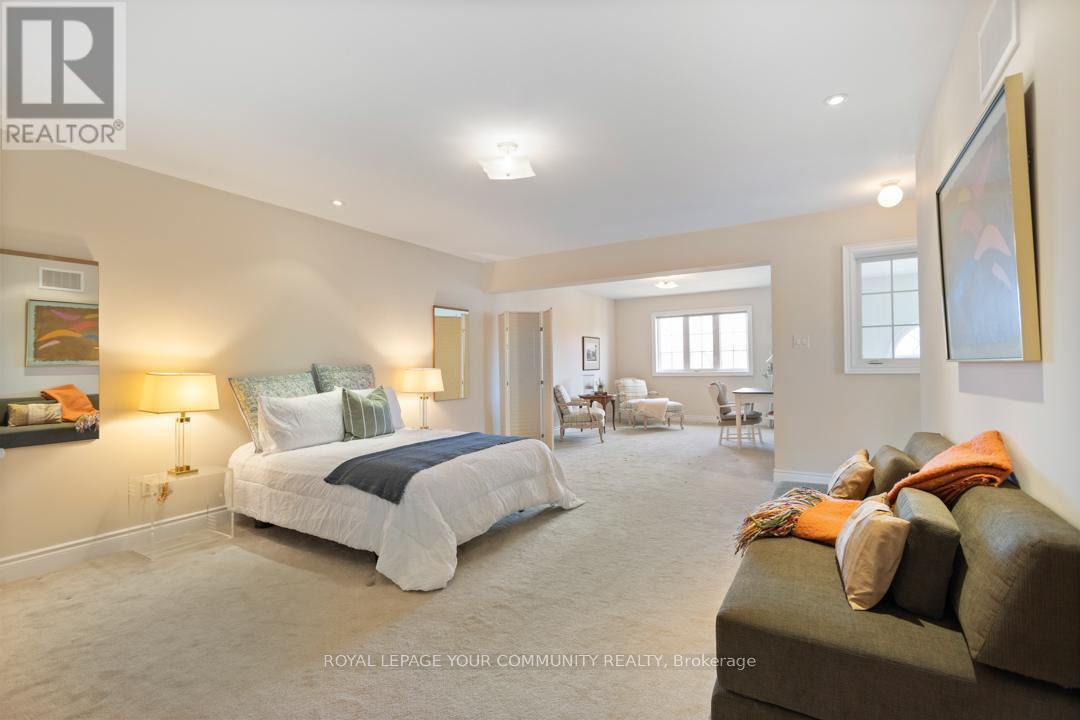 












2 STONECLIFFE CRESCENT

,
Aurora,




Ontario
L4G7Z7

