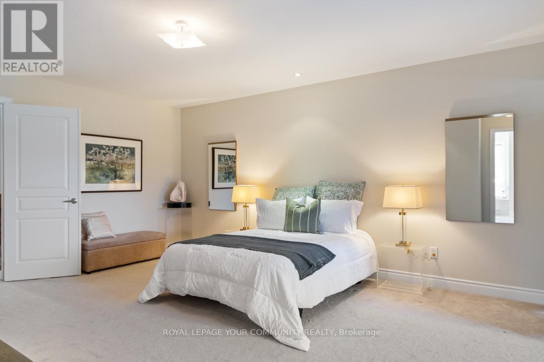 












2 STONECLIFFE CRESCENT

,
Aurora,




Ontario
L4G7Z7

