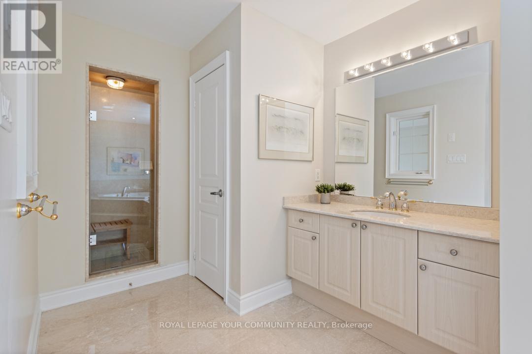 












2 STONECLIFFE CRESCENT

,
Aurora,




Ontario
L4G7Z7

