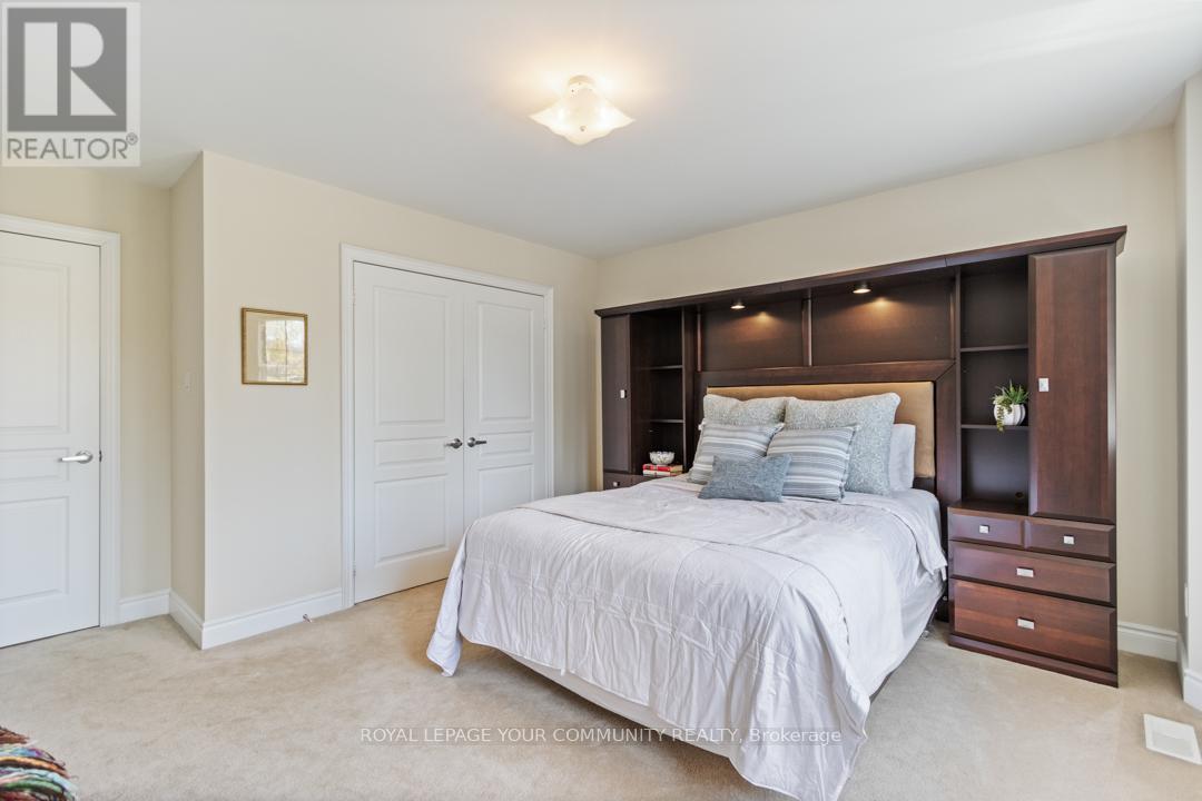












2 STONECLIFFE CRESCENT

,
Aurora,




Ontario
L4G7Z7

