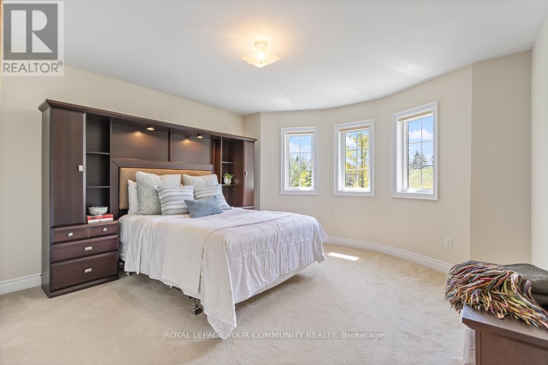 












2 STONECLIFFE CRESCENT

,
Aurora,




Ontario
L4G7Z7

