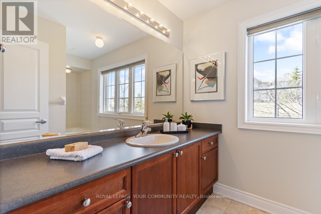 












2 STONECLIFFE CRESCENT

,
Aurora,




Ontario
L4G7Z7

