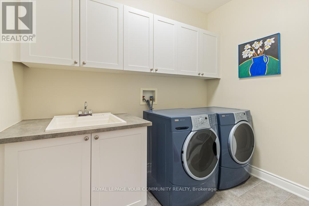 












2 STONECLIFFE CRESCENT

,
Aurora,




Ontario
L4G7Z7

