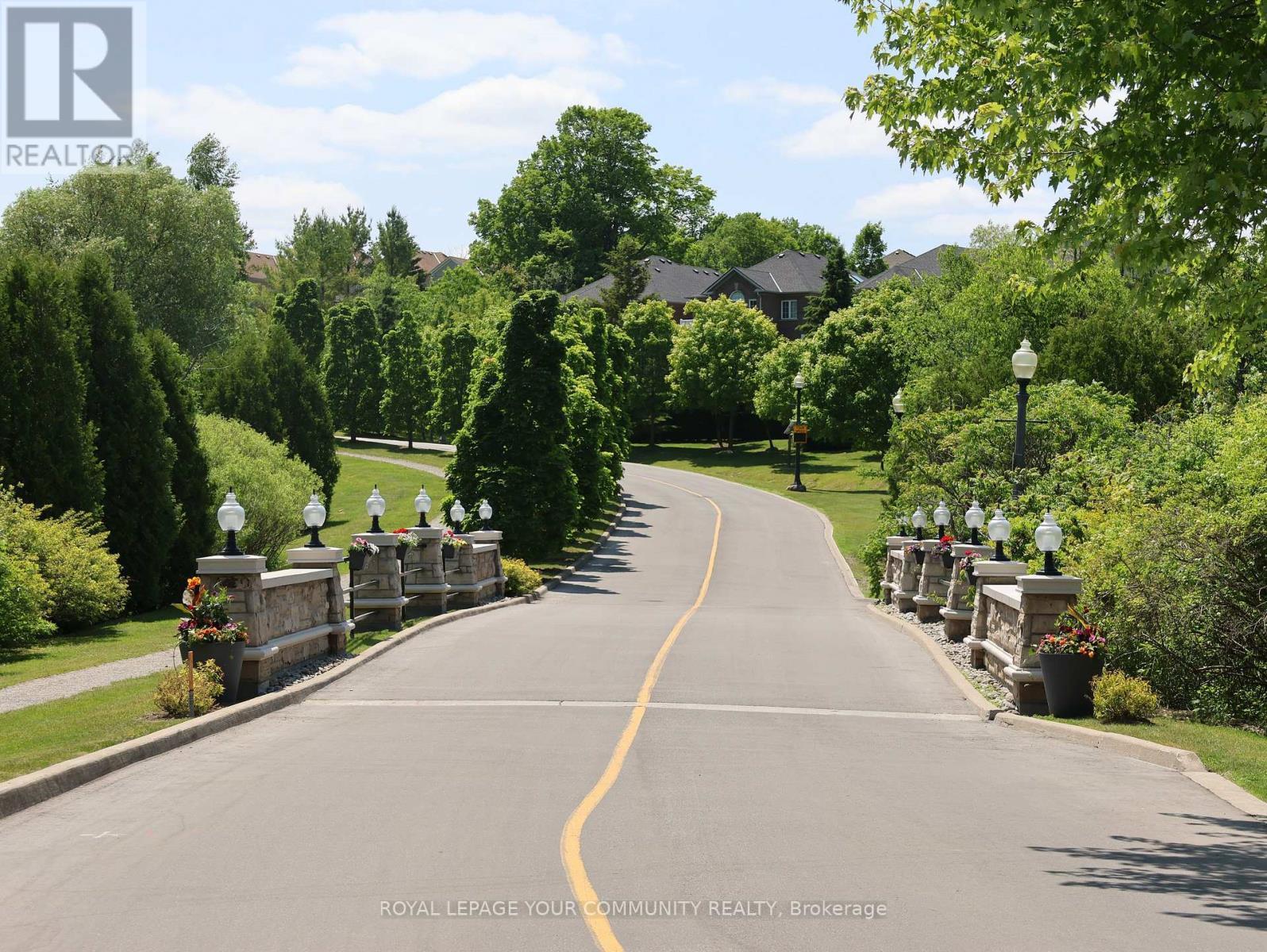 












2 STONECLIFFE CRESCENT

,
Aurora,




Ontario
L4G7Z7

