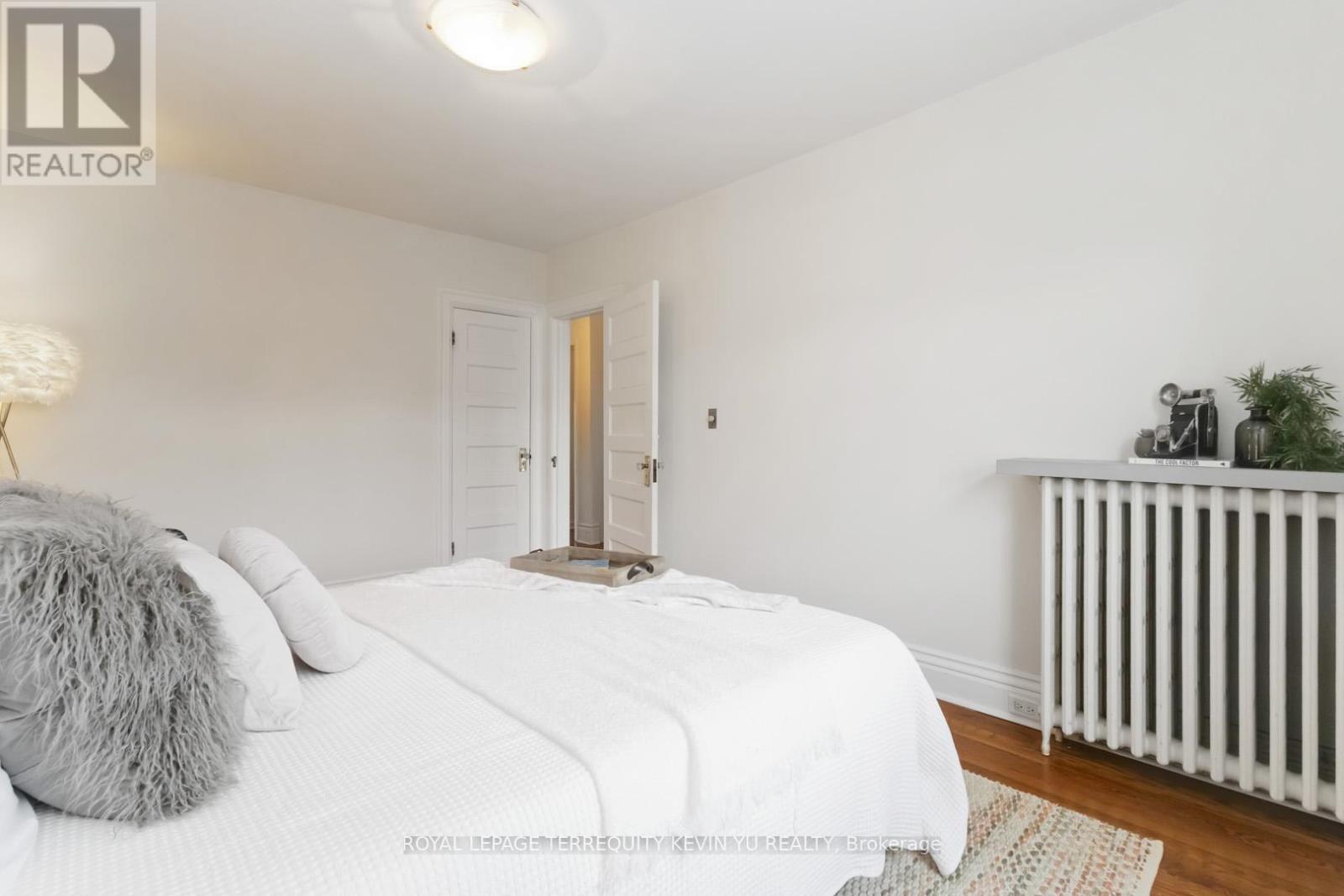 












23 KENNETH AVENUE

,
Toronto,




Ontario
M6P1J1


