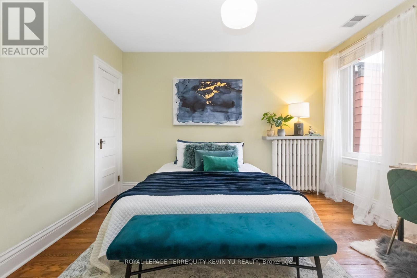 












23 KENNETH AVENUE

,
Toronto,




Ontario
M6P1J1

