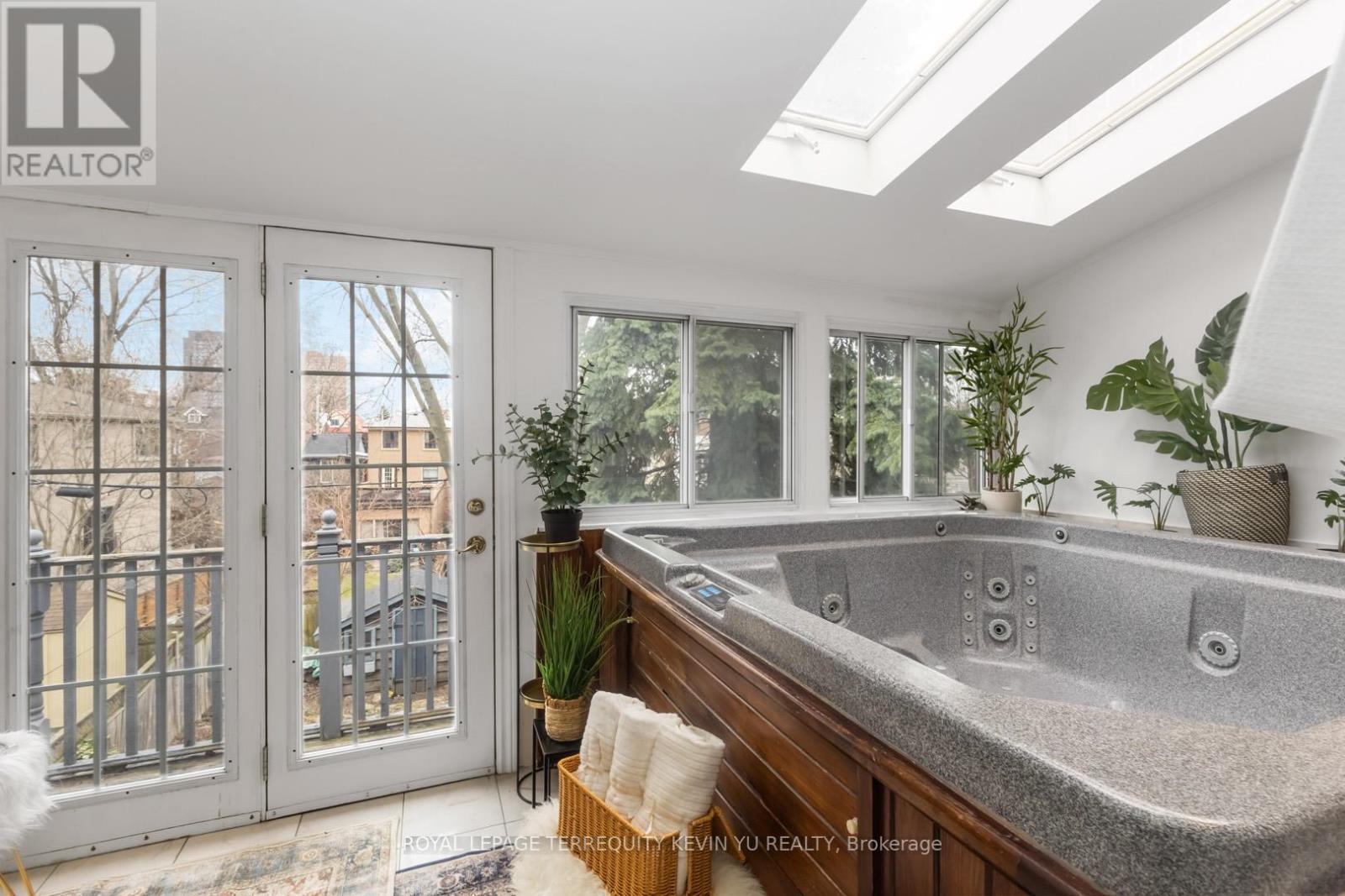 












23 KENNETH AVENUE

,
Toronto,




Ontario
M6P1J1

