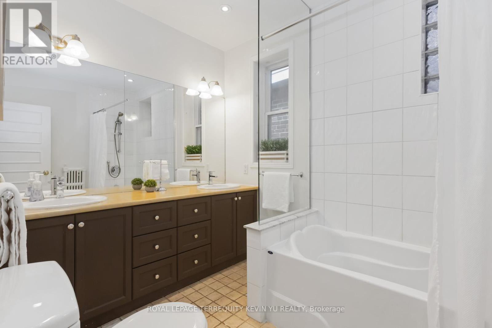 












23 KENNETH AVENUE

,
Toronto,




Ontario
M6P1J1

