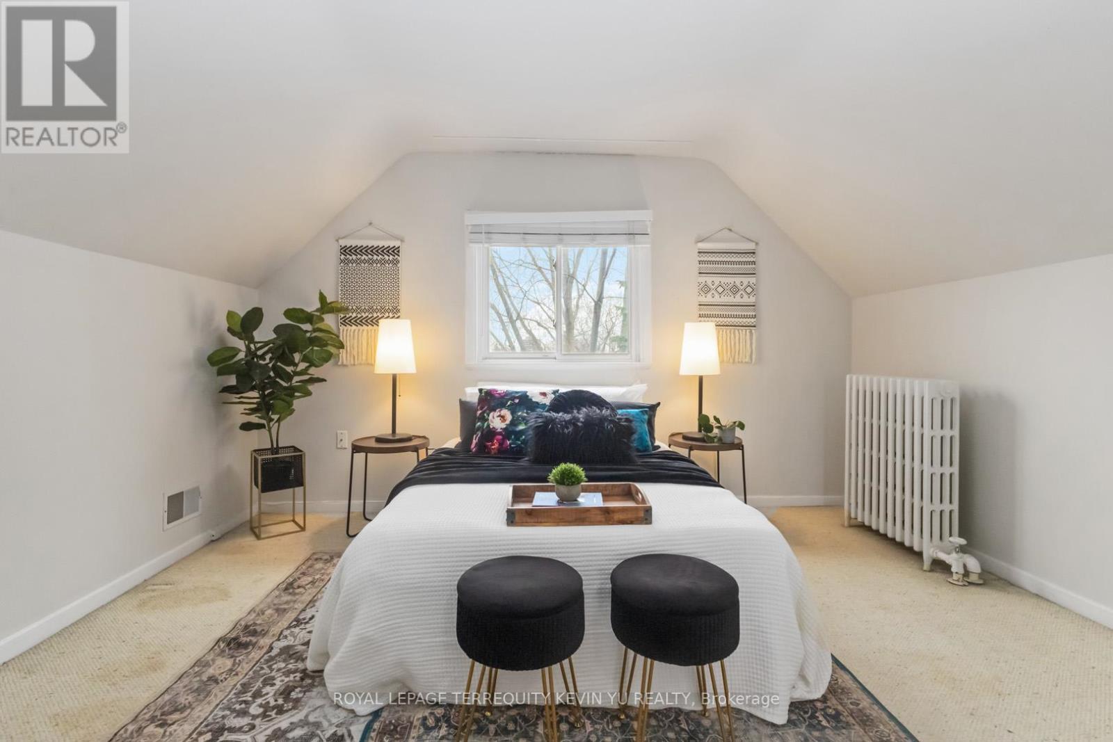 












23 KENNETH AVENUE

,
Toronto,




Ontario
M6P1J1


