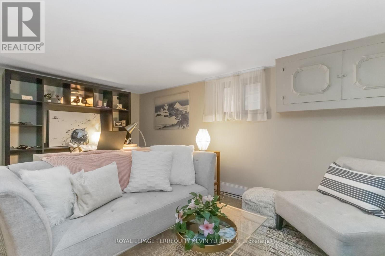












23 KENNETH AVENUE

,
Toronto,




Ontario
M6P1J1

