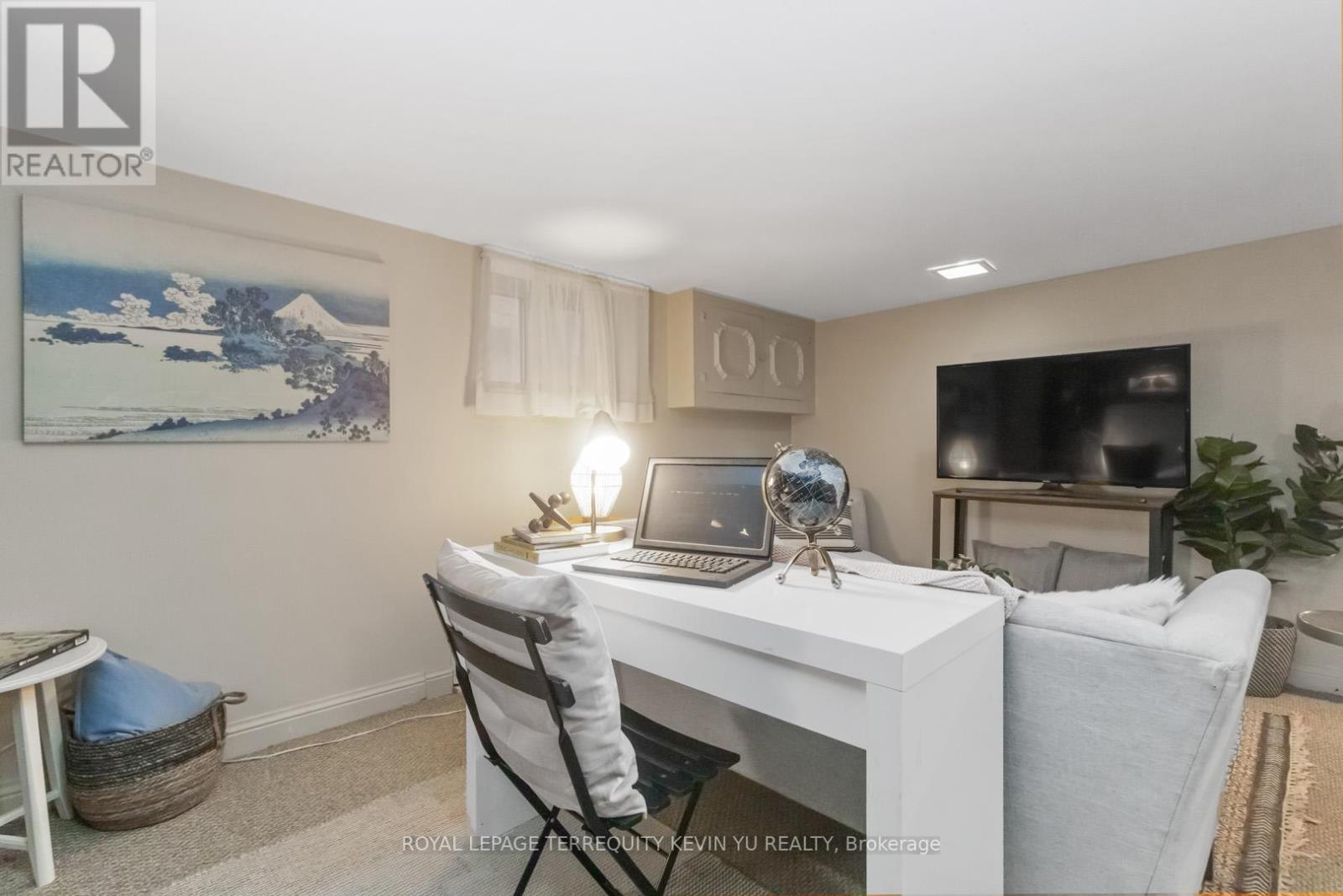 












23 KENNETH AVENUE

,
Toronto,




Ontario
M6P1J1

