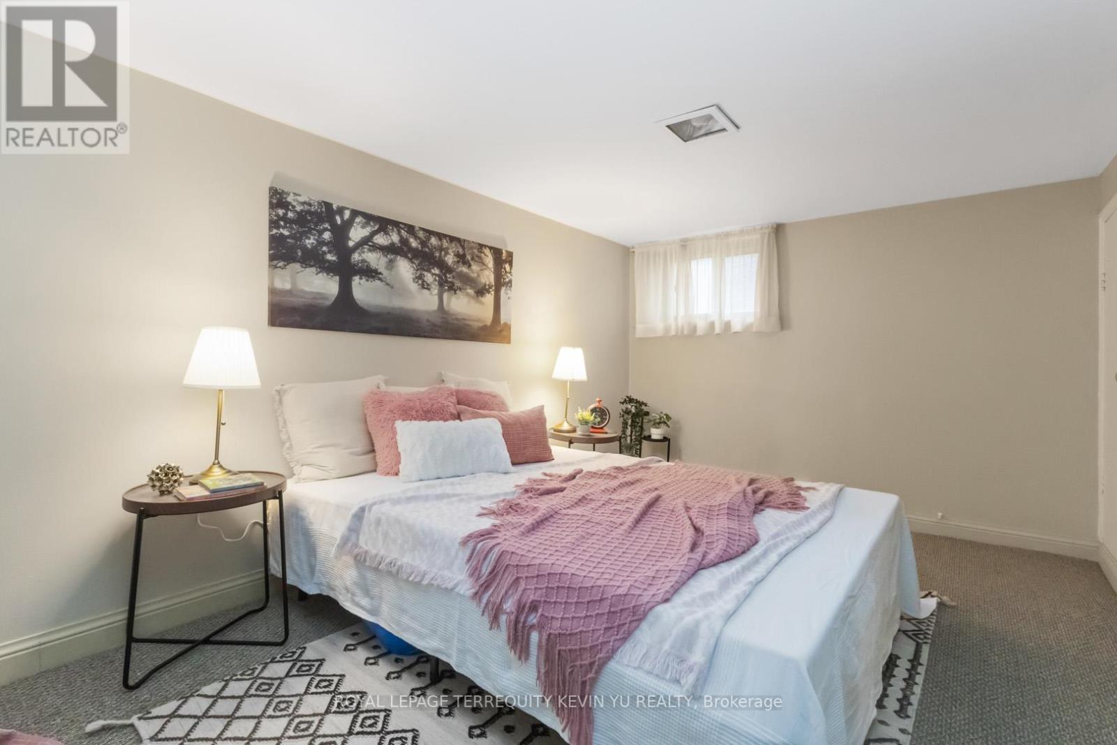 












23 KENNETH AVENUE

,
Toronto,




Ontario
M6P1J1

