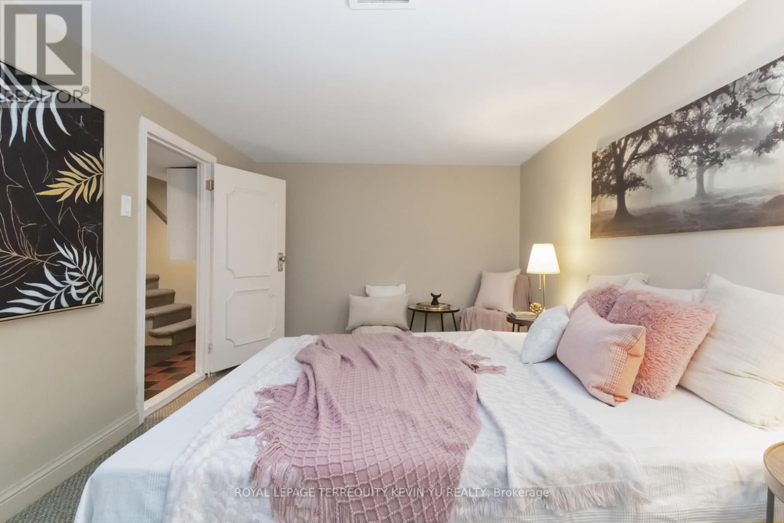 












23 KENNETH AVENUE

,
Toronto,




Ontario
M6P1J1

