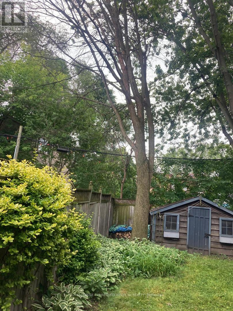 












23 KENNETH AVENUE

,
Toronto,




Ontario
M6P1J1

