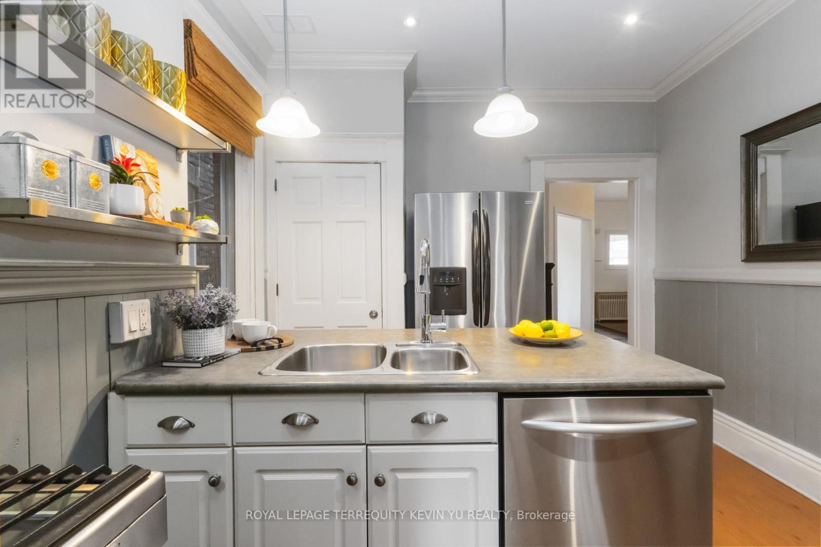 












23 KENNETH AVENUE

,
Toronto,




Ontario
M6P1J1

