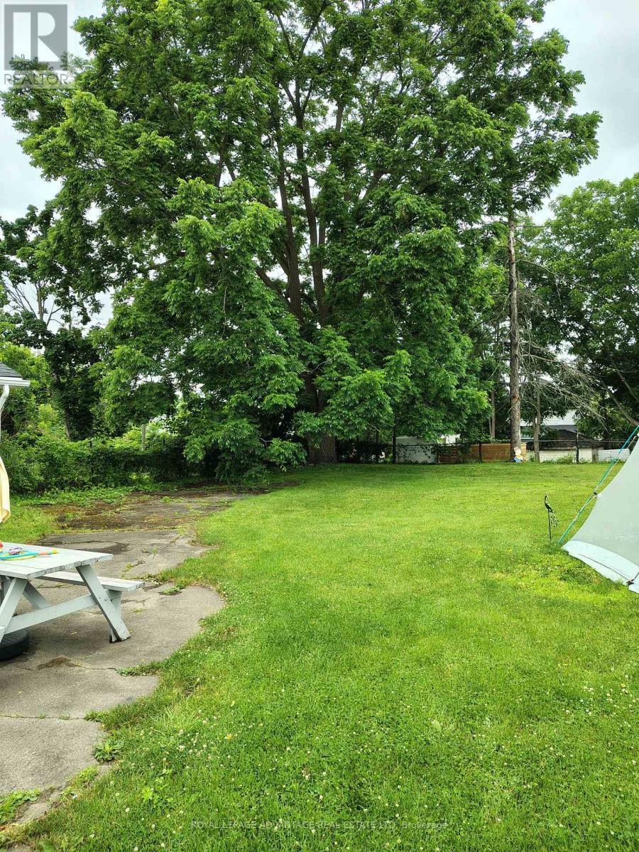 












48 MONTAGUE STREET

,
Smiths Falls,




Ontario
K7A2M1

