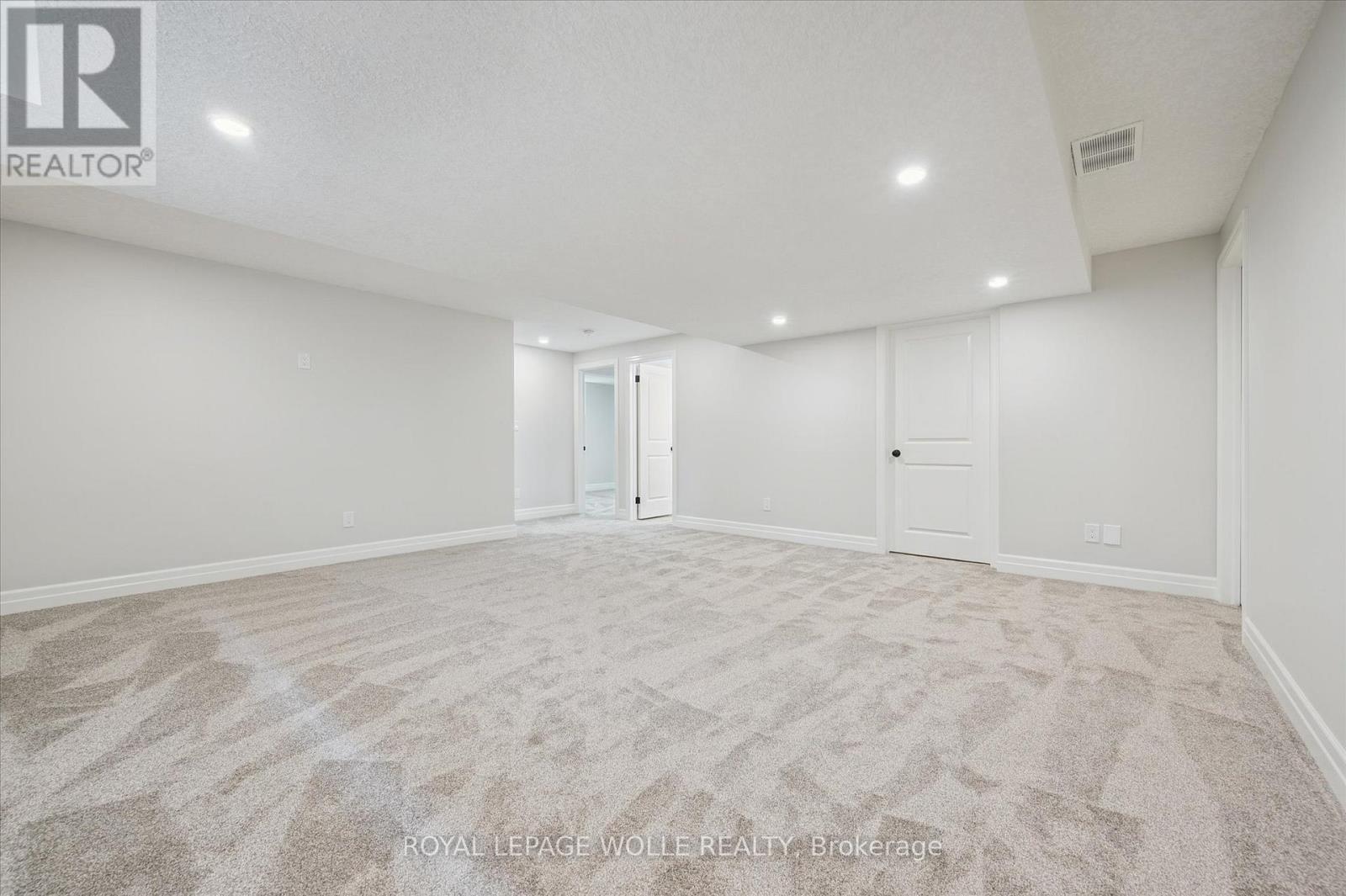 












102 SOUTH PARKWOOD BOULEVARD

,
Woolwich,




Ontario
N3B0E6

