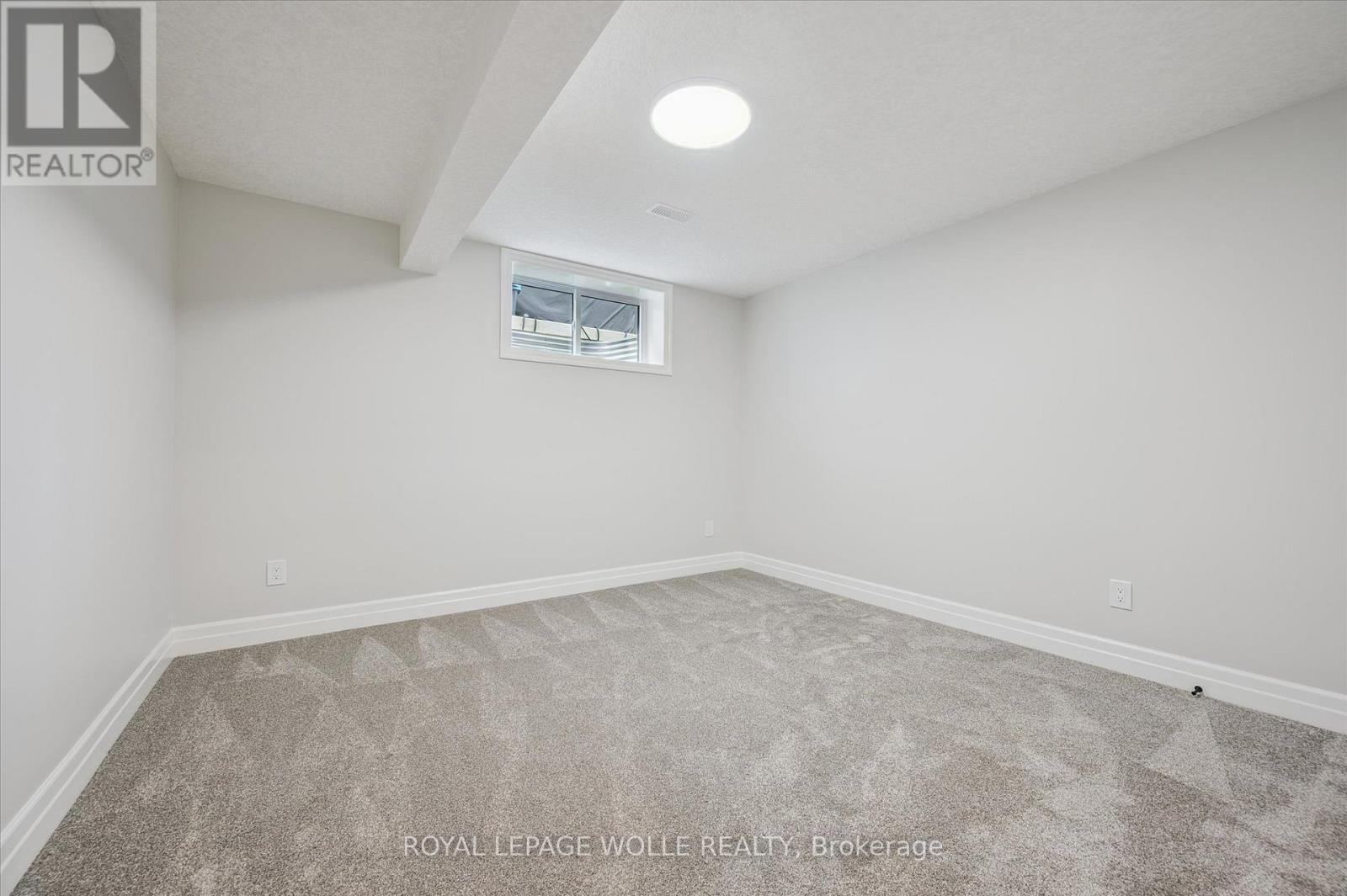 












102 SOUTH PARKWOOD BOULEVARD

,
Woolwich,




Ontario
N3B0E6

