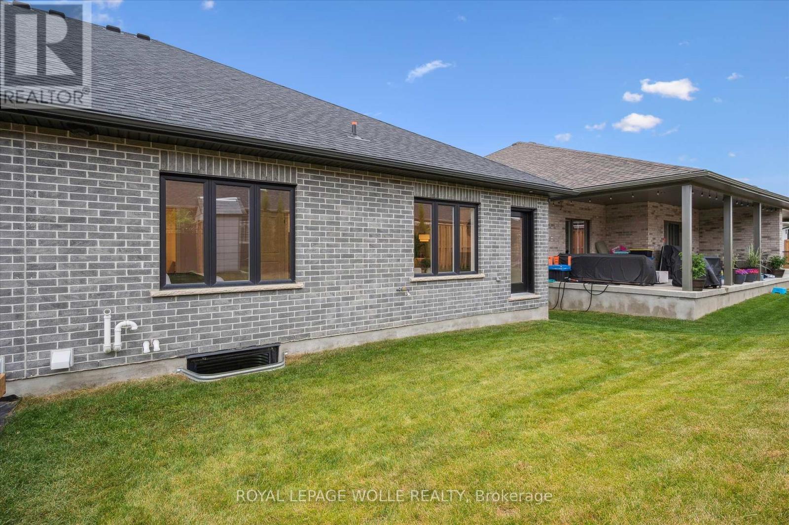 












102 SOUTH PARKWOOD BOULEVARD

,
Woolwich,




Ontario
N3B0E6

