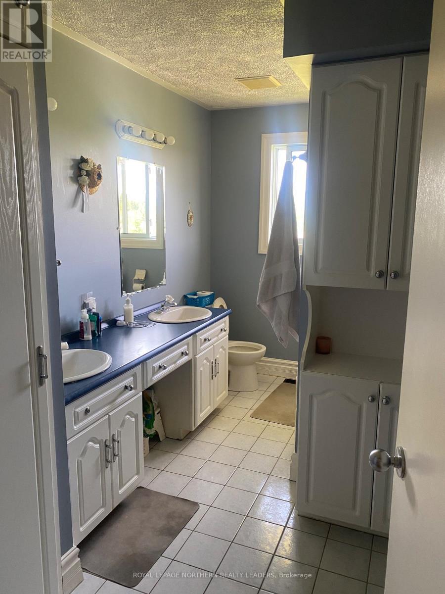 












209 11 HIGHWAY

,
Fauquier-Strickland,




Ontario
P0L1G0

