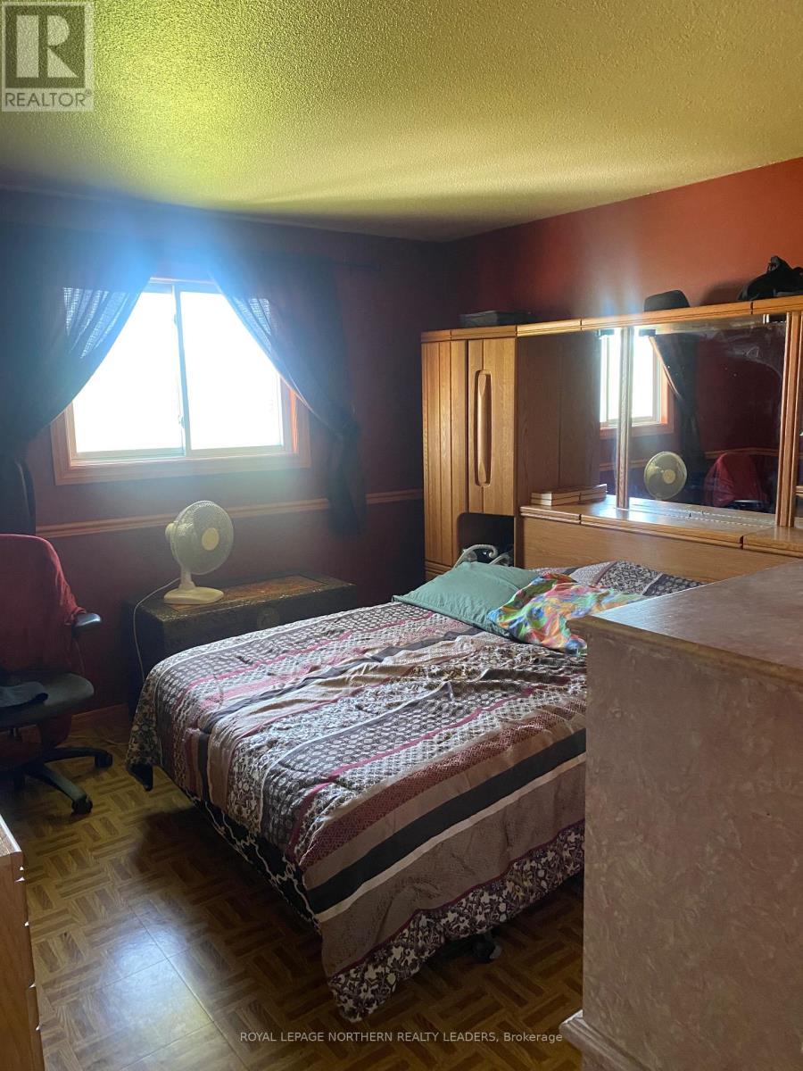 












209 11 HIGHWAY

,
Fauquier-Strickland,




Ontario
P0L1G0

