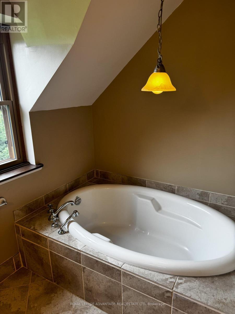 












627 LAKE STREET

,
Rideau Lakes,




Ontario
K0G1G0

