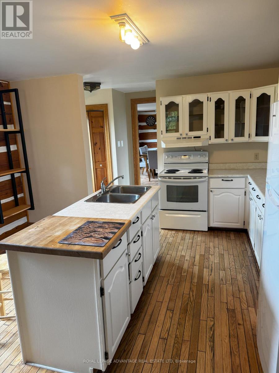 












627 LAKE STREET

,
Rideau Lakes,




Ontario
K0G1G0

