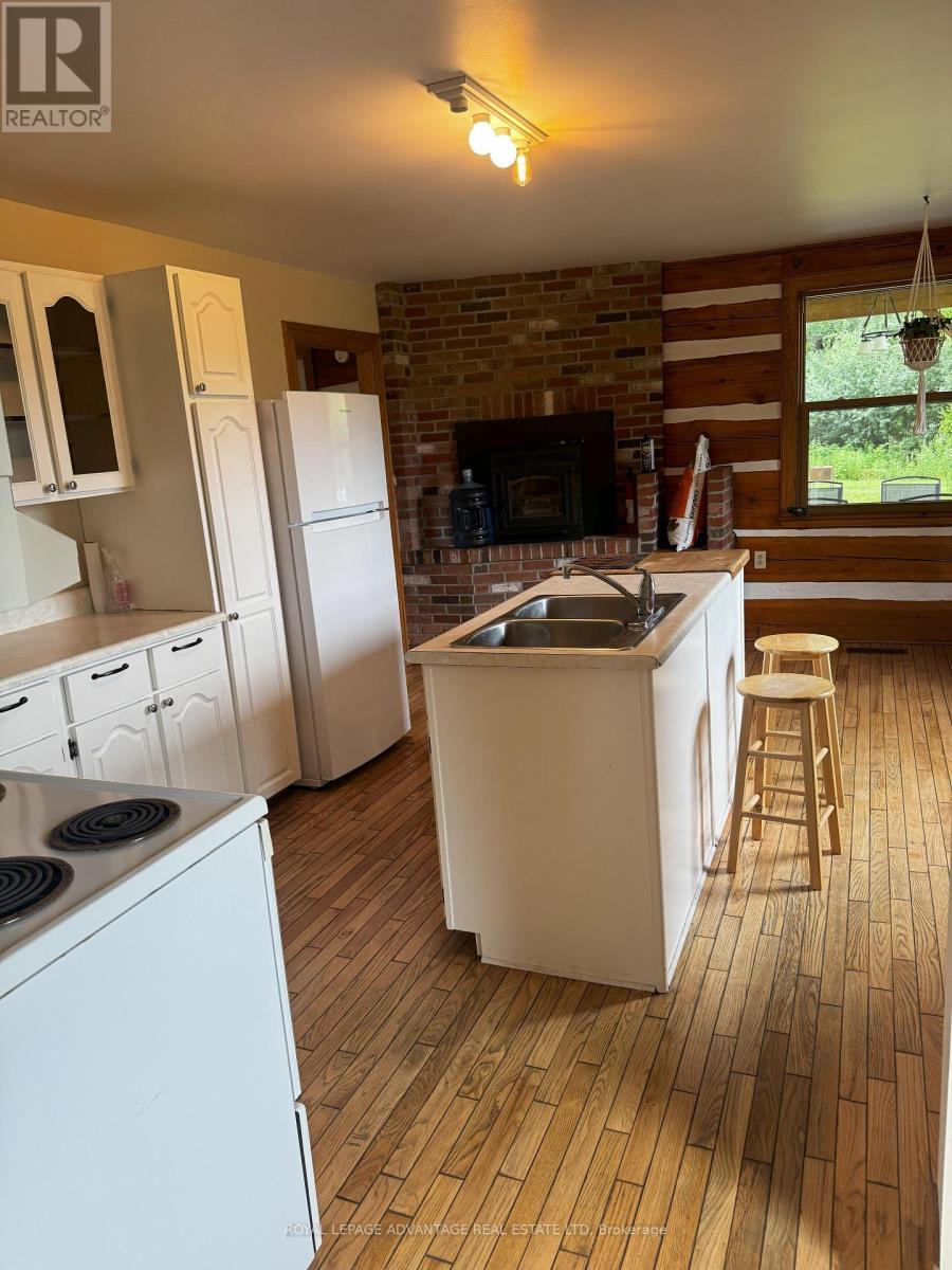 












627 LAKE STREET

,
Rideau Lakes,




Ontario
K0G1G0

