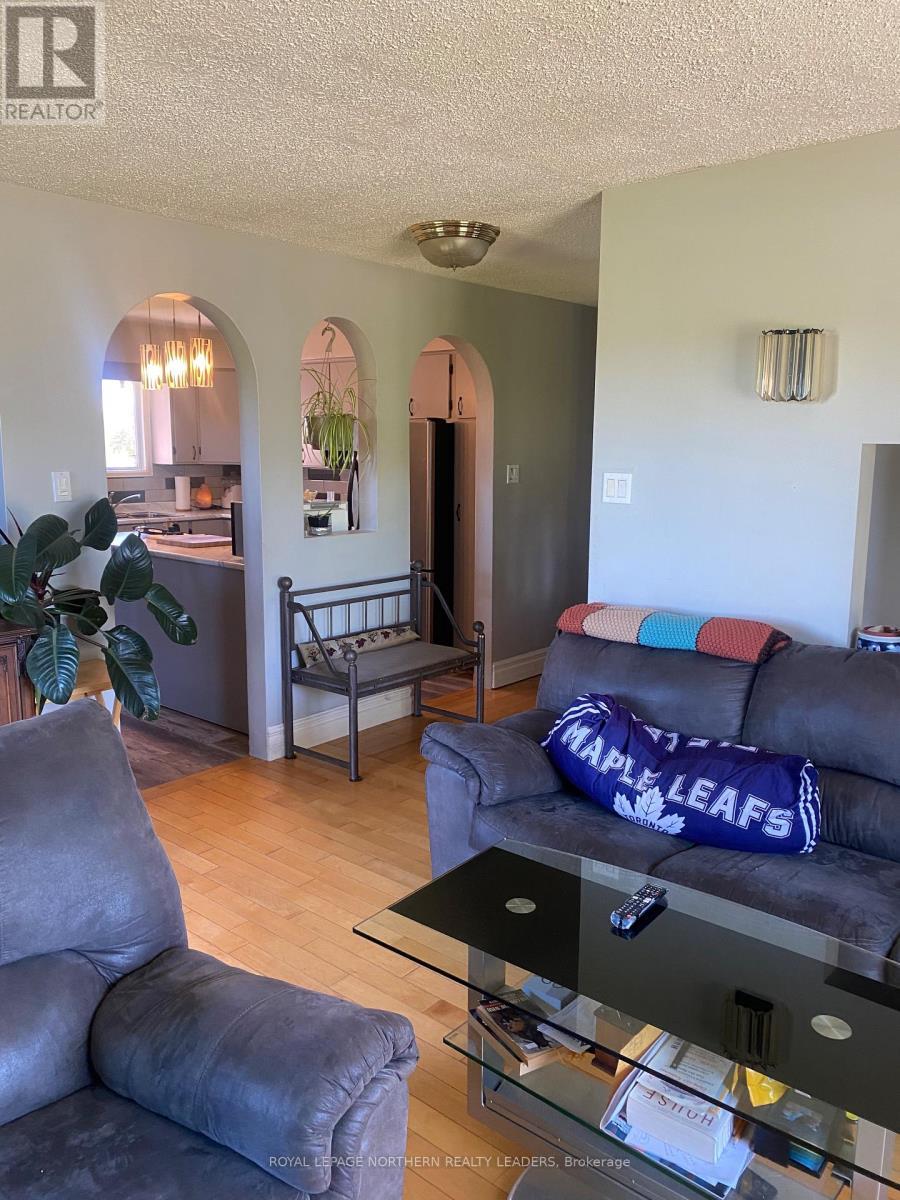 












211 11 HIGHWAY

,
Fauquier-Strickland,




Ontario
P0L1G0

